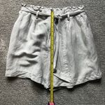 H&M Woman's 10 Cream Paper bag Shorts Photo 4