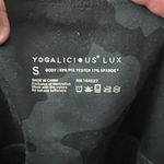 Yogalicious  Luxe Gray Camouflage Leggings‎ Photo 5