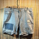 Tommy Hilfiger  Distress W/Patches behind 5 pocket Jean Shorts Size 12 SUPER CUTE Photo 0