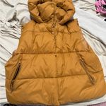 Alo Yoga ALO gold rush puffer vest size medium Photo 2