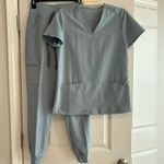 FIGS  Women's Light Blue Scrub Set Photo 0