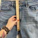 American Eagle  Sz 2 Mom Jeans Stretch High Rise Busted Knee Light Wash Denim Photo 12