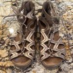Earth Tan Sandals Comfortable Casual Design Size 8 Photo 0