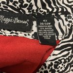 Maggie Barnes Womens Plus Size 4X 30 32W Red Printed V-Neck Sweater Shirt Blouse Photo 3