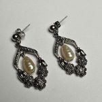 Avon Silver Tone Faux Pearl Flower Rhinestone Pierced Dangle Drop Earrings Photo 8