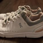 on cloud Running Shoes Photo 7