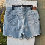 Levi's Women's Distressed Light Blue Jean Shorts NWOT Photo 2