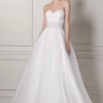 Oleg Cassini wedding dress with beaded belt Photo 0