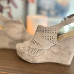 Chinese Laundry  Women's soft brown  Wedge Sandals size 8 Photo 0