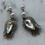 Oscar de la Renta NWOT Oscsr de la renta Elegant Silver and Pearl Drop Earrings Photo 2