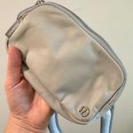Lululemon  Everywhere Belt Bag Grey White Stripe 1L. Photo 0