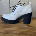 NWOT Arizona Jean Company White Chunky Lace Up Heel Block Shoes, Size‎ 6.5M Y2K Size 6.5 Photo 5