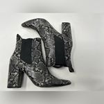 Steve Madden Steve‎ Madden Black and White Subtle Snakeprint Heeled ankle bootie size 8.5 Photo 7