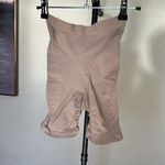 SKIMS  SEAMLESS SCULPT MID THIGH SHORT NWOB size L between‎ clay and mica Photo 4