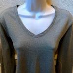 Mountain Hardwear NWOT  olive green sweatshirt/Top. Sz M Photo 1