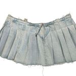 ZARA NEW Box Pleat Denim Mini Skirt Side Zip Raw Hem Light Wash Size Large Photo 3