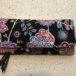 Vera Bradley magnetic closure wallet, width is 8.5, length is 4.5 EUC Photo 4