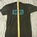 Yeti  shirt size small Photo 3