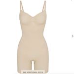 SKIMS NEW  Seamless Sculpt Mid Thigh Bodysuit Sand Size M NWOB Low‎ back Photo 8