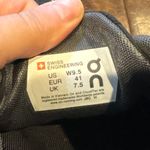 On Cloud 5 black running shoes Size 9.5 Photo 5