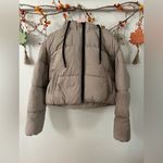 Forever 21 tan hooded puffer jacket. Photo 4
