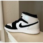 Nike Air Jordan Diamond Shoes Sneakers Size 6.5 Youth equivalent 8 women’s Photo 3