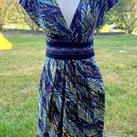 BCBG MaxAzria Short-sleeve V-neck Dress with pockets Photo 2