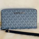 Michael Kors Jet Set Travel LG Flat Wristlet Photo 0