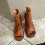 Bed Stu Women Brown Leather Peep Toe Heeled Ankle Boots Size 8.5 euc back zip Photo 1