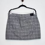 American Eagle  Black and White Plaid Mini Skirt Size 14 Preppy Plaid Skirt Photo 1