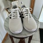 Adidas  cloudfoam white shoes size 8 Photo 2