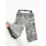Vintage Y2K Deep Los Angeles Distressed Camouflage Cargo Capri Pants Size Medium Green Photo 9