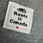 Roots  IS CANADA THICK KNIT GRAY WITH RED STRIPE GRAPHIC HOODIE LARGE Photo 7