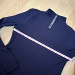 Vuori  AllTheFeels Long Sleeve Mock Neck Top Size Small In Jet Navy Blue Photo 5