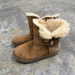 UGG  Women's Mini Bailey Button II in Chesnut Photo 2