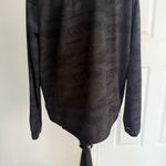 Vuori  Outdoor Trainer Shell Black Camo Lightweight Water Resistant Jacket size M Photo 6