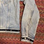VINTAGE LIGHT WASH BLACK VELVET TRIM DENIM JACKET JEAN TRUCKER White Photo 1