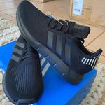 Adidas Tennis Shoes Women Size 9.5 Photo 0