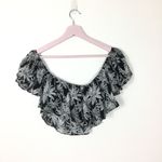 Available by Angela Fashion Tropical crop top Off shoulder black‎ white Small vacation beach resort Photo 1