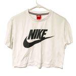 Nike WOMEN'S Small SPORTSWEAR ESSENTIAL CROPPED LOGO T-SHIRT Photo 1