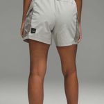 Lululemon Multi-Pocket Cargo High-Rise Hiking Short Photo 4