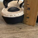 Cliffs by White Mountain Black Faux Leather Thong Sandals Women’s Sz 7.5 Flower Photo 6