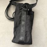 Alo Yoga Cross Body Bucket Bag Black Photo 3