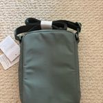 Lululemon  cross body bag  Photo 3