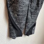 Lululemon Pace Perfect Crop (17")
Air Time White Black Photo 6