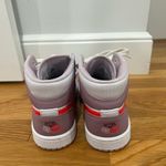 Nike 2022 Wmns Air Jordan 1 Mid 'Valentine's Day' Photo 3