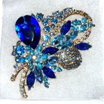 Elegant Blue and Gold Brooch Photo 0