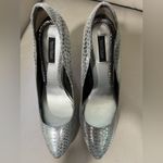 White House | Black Market  Heels 10 Women Stiletto Pumps Silver Shoes snake skin Photo 3