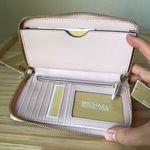 Michael Kors Wallet Photo 4