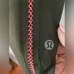 Womens Lululemon Vent It Out Crop 17 Gator Green/Cyber Stripe size 4 Photo 7